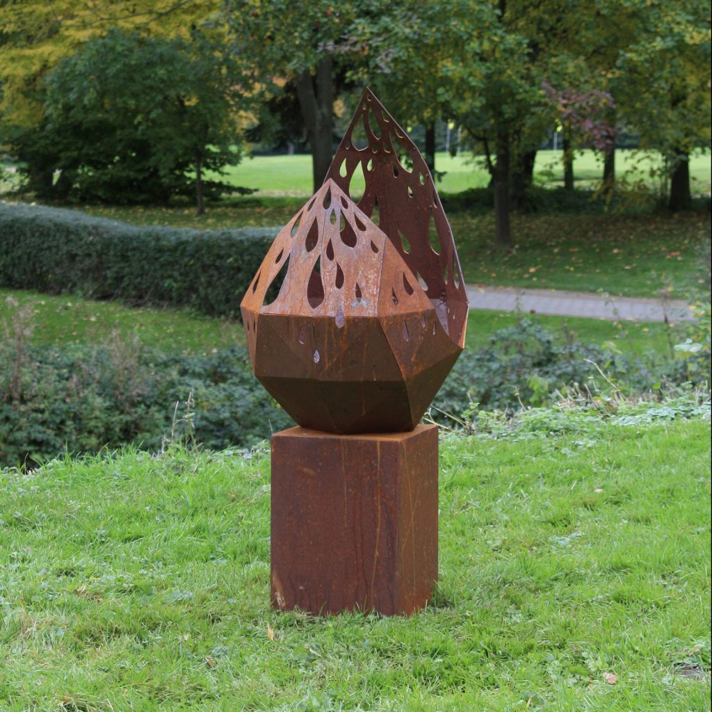 Feuerstelle Kugel d = 55 cm mit hohem Sockel - bei Atelier 51 kaufen!